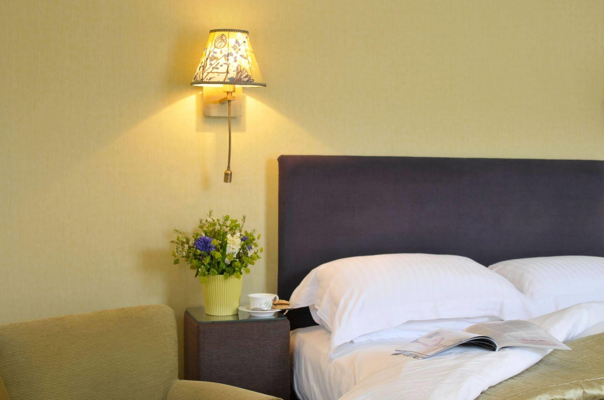 Host & Stay - The Raven Hotel Much Wenlock Exterior foto